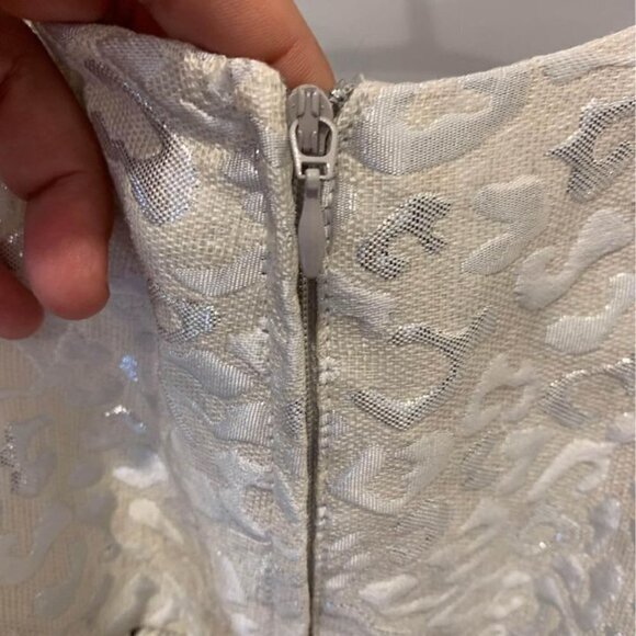 🎀GIRLS “Katie M” dress! Size 2T. White/silver. Crinoline underneath. Bow… - Picture 6 of 8